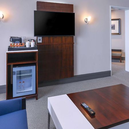 Garden Court East London Hotel Екстериор снимка