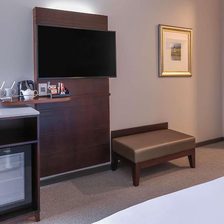 Garden Court East London Hotel Екстериор снимка