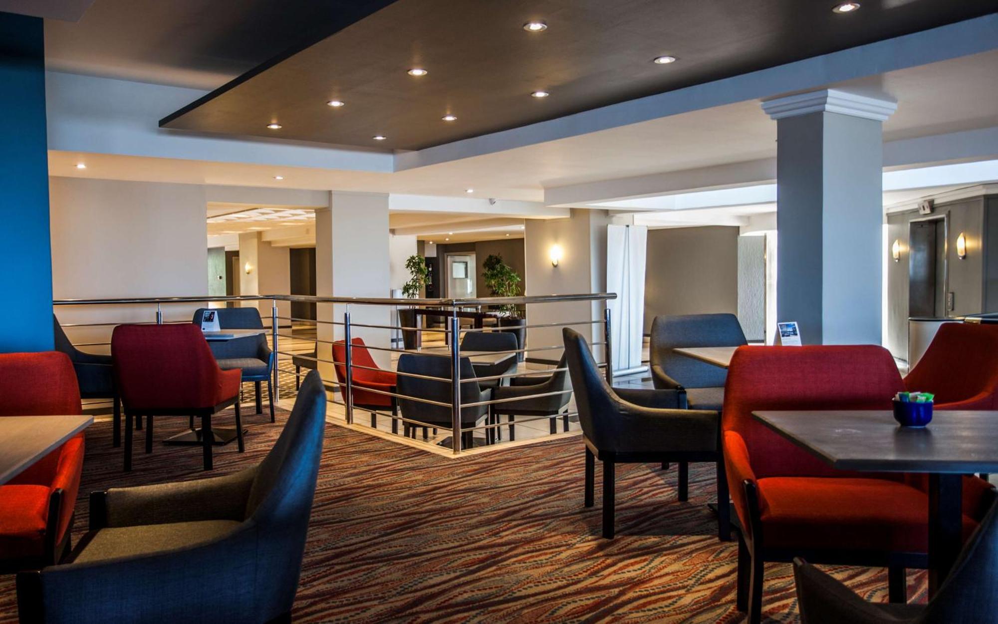Garden Court East London Hotel Екстериор снимка