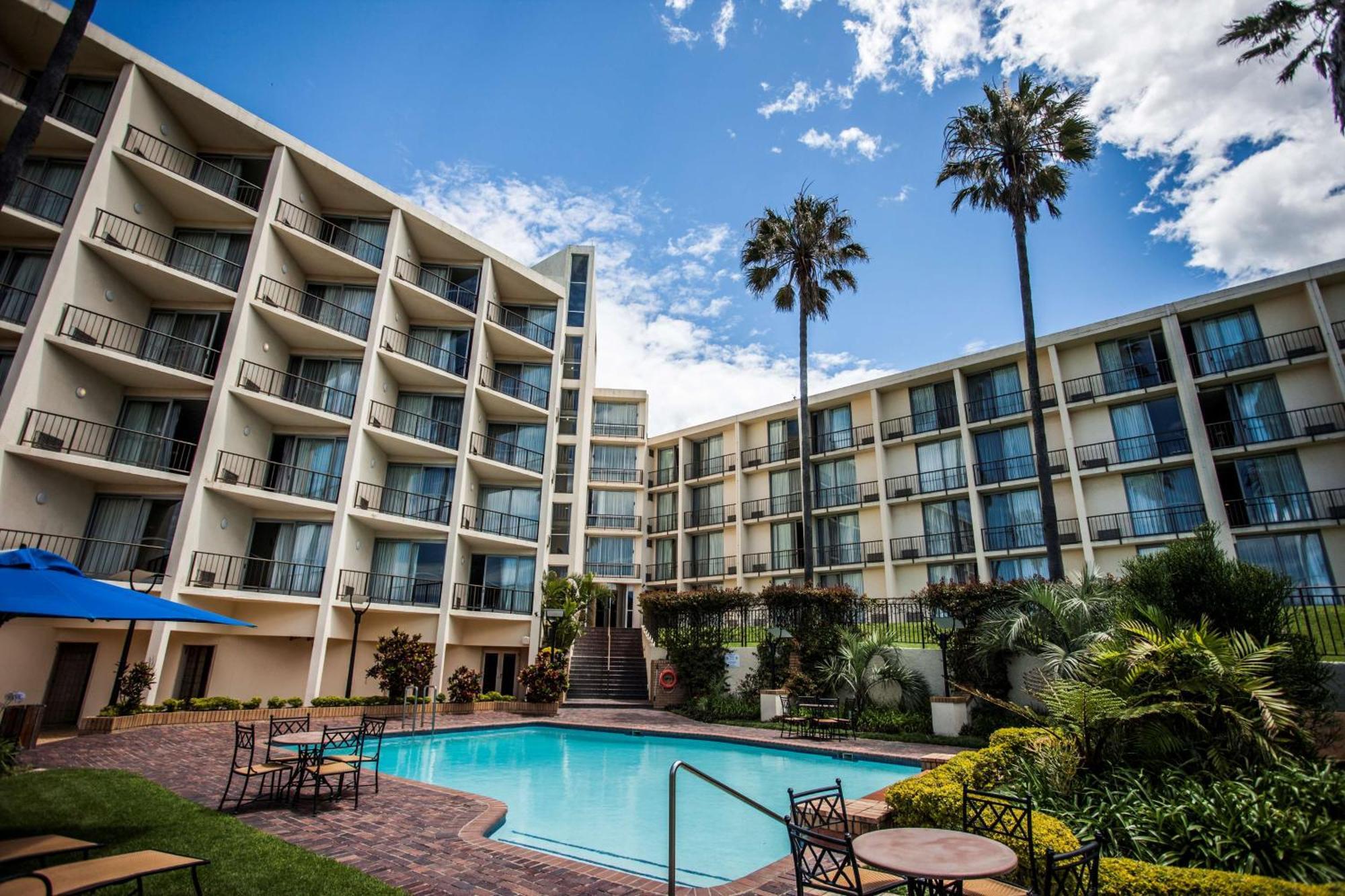 Garden Court East London Hotel Екстериор снимка