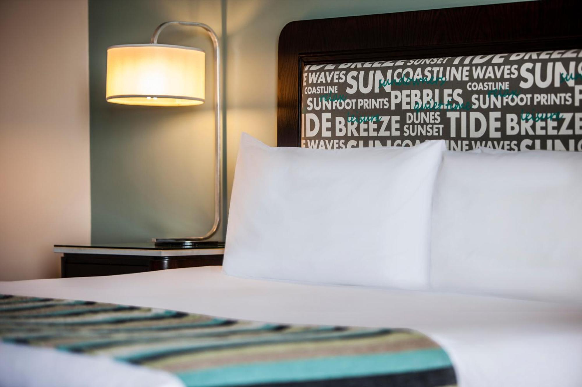 Garden Court East London Hotel Екстериор снимка