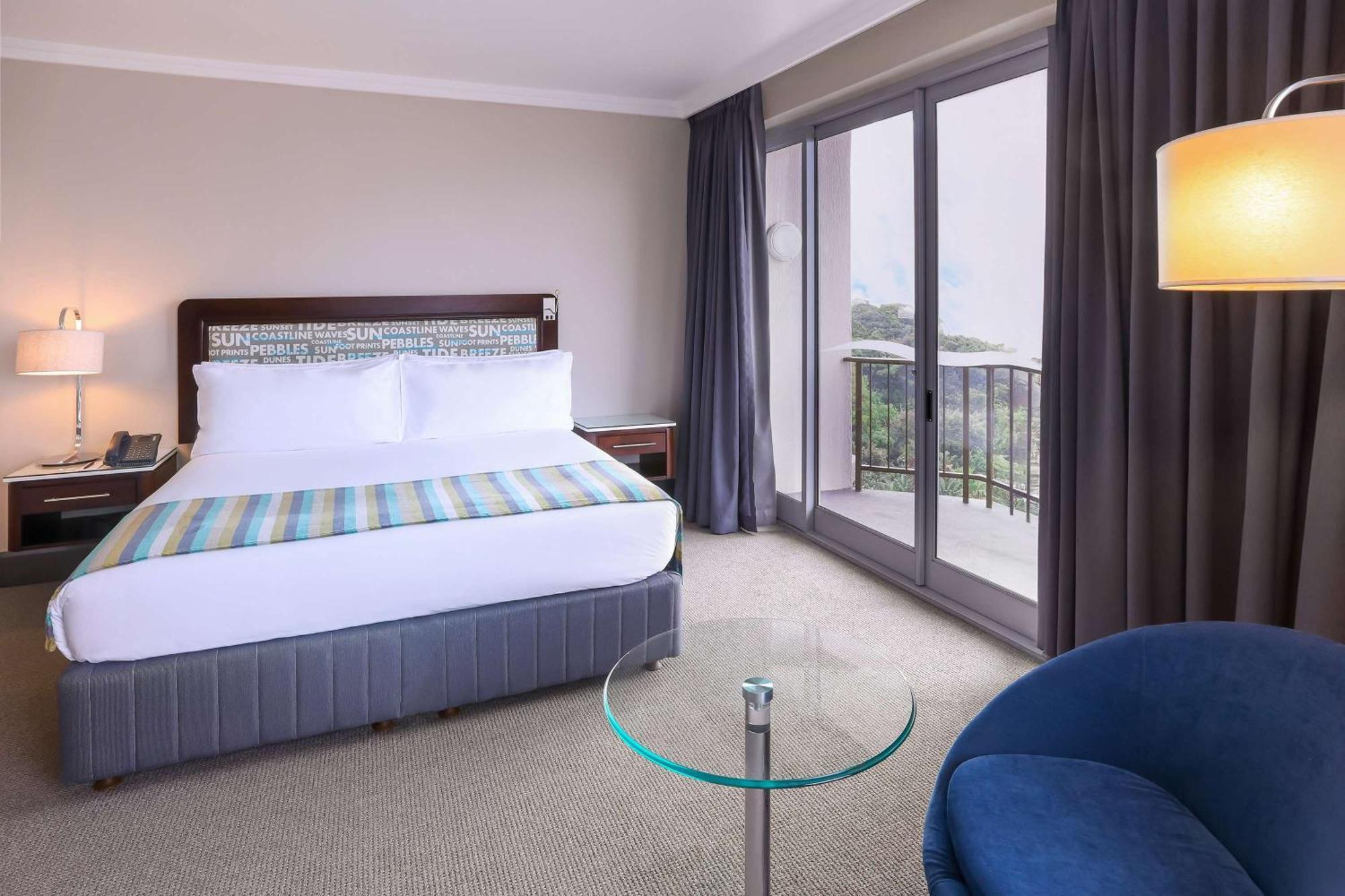 Garden Court East London Hotel Екстериор снимка
