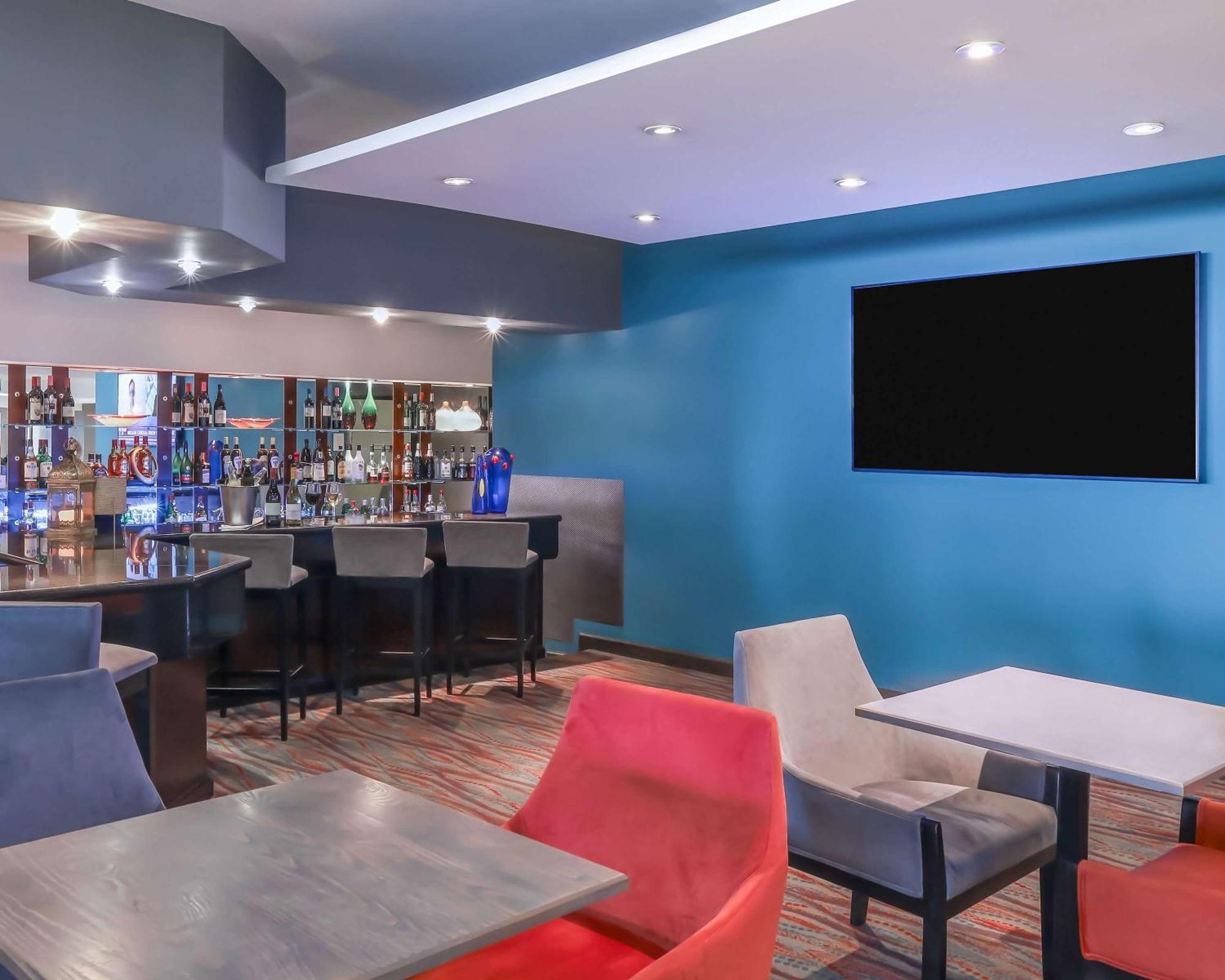 Garden Court East London Hotel Екстериор снимка